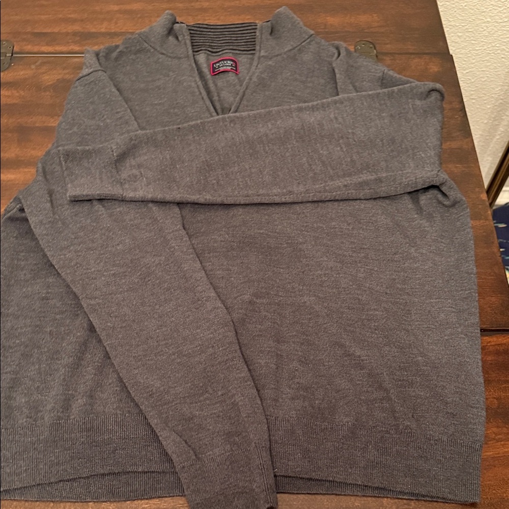 UNTUCKit Charcoal V-Neck Sweater